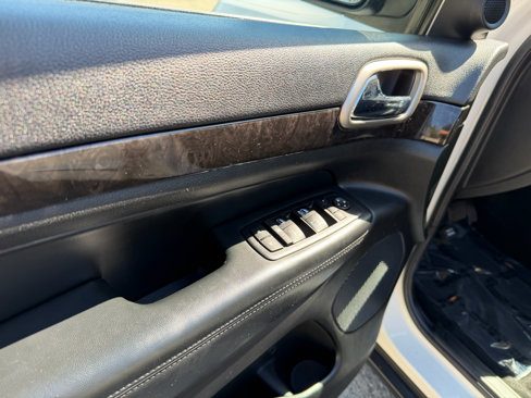 Used 2012 Jeep Grand Cherokee Laredo image 10