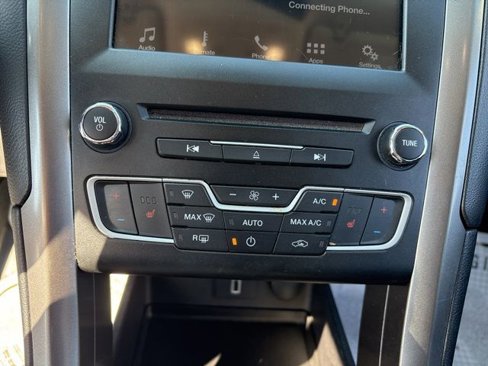 Used 2017 Ford Fusion SE w/ Fusion SE Technology Package image 15