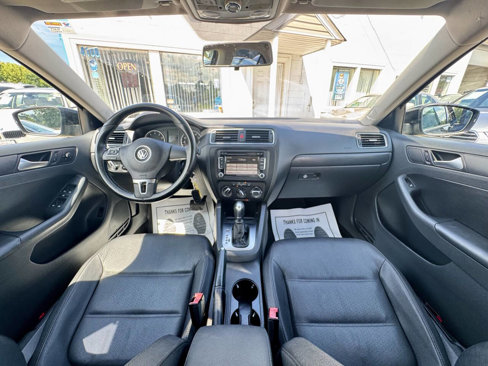 Used 2012 Volkswagen Jetta SE image 16