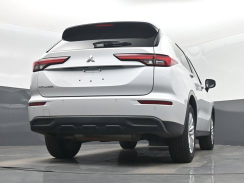 Used 2022 Mitsubishi Outlander ES image 35