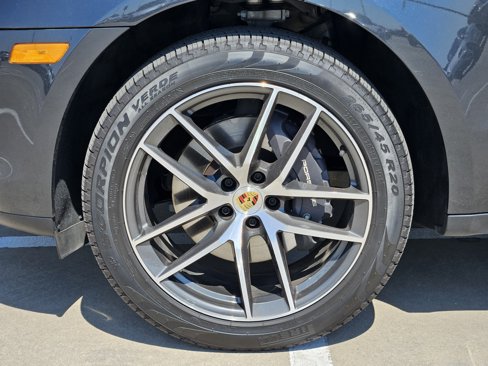 Used 2025 Porsche Macan image 14