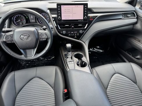 Used 2022 Toyota Camry SE image 13