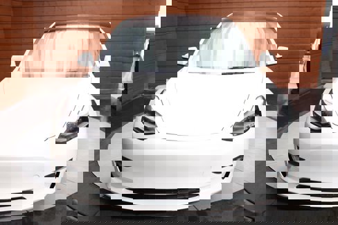 Used 2022 Tesla Model 3 Standard Range image 2