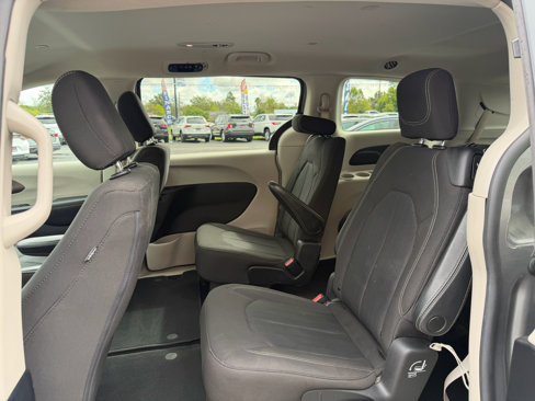 Used 2020 Chrysler Voyager LX image 16