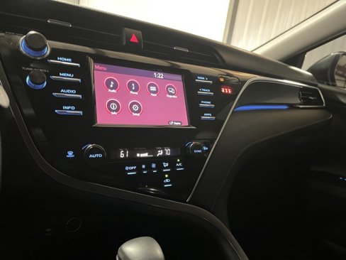 Used 2018 Toyota Camry XSE image 15