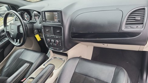 Used 2018 Dodge Grand Caravan SXT image 19