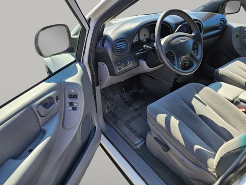 Used 2005 Chrysler Town & Country LX image 15