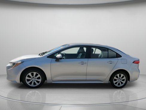 Used 2021 Toyota Corolla LE image 15