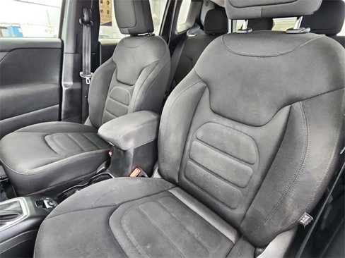 Used 2019 Jeep Renegade Latitude w/ Cold Weather Group image 19