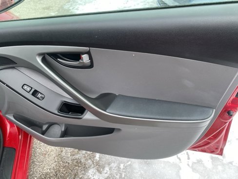 Used 2015 Hyundai Elantra SE image 28