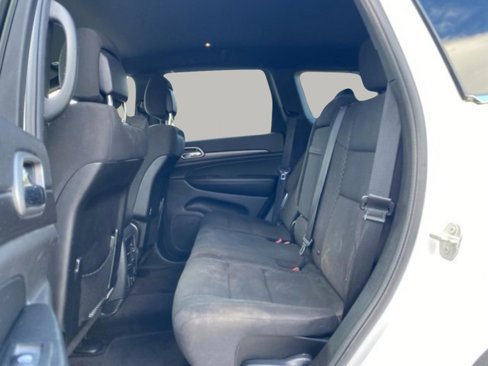 Used 2018 Jeep Grand Cherokee Laredo image 29
