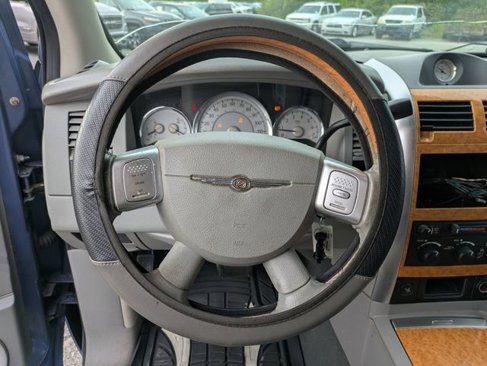 Used 2008 Chrysler Aspen Limited image 18