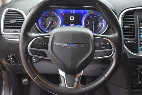 Used 2020 Chrysler 300 Touring w/ Driver Convenience Group image 18
