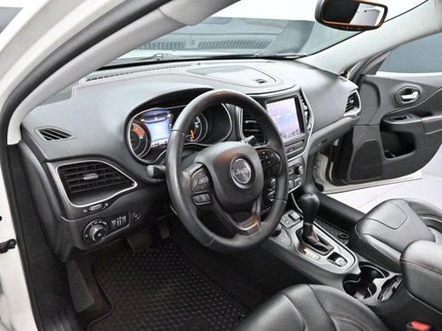 Used 2019 Jeep Cherokee Trailhawk image 13