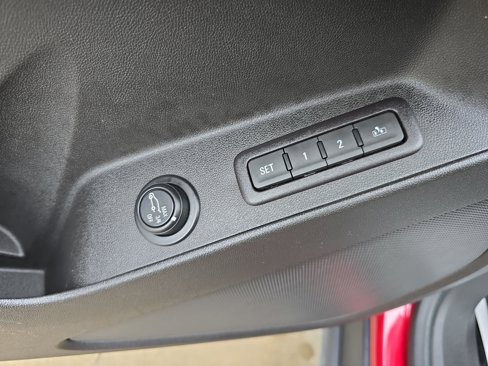 Used 2018 Chevrolet Equinox Premier image 23