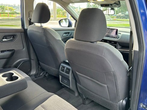 Used 2023 Nissan Rogue SV image 32