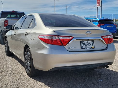 Used 2016 Toyota Camry LE image 5
