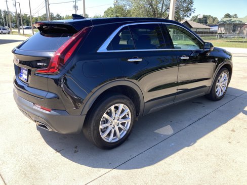 Used 2021 Cadillac XT4 Luxury w/ Cold Weather Package image 5