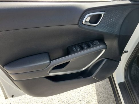 Used 2023 Kia Soul EX image 19