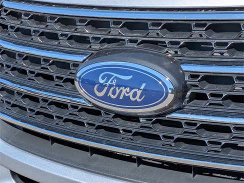Used 2022 Ford Explorer XLT w/ Equipment Group 202A image 9
