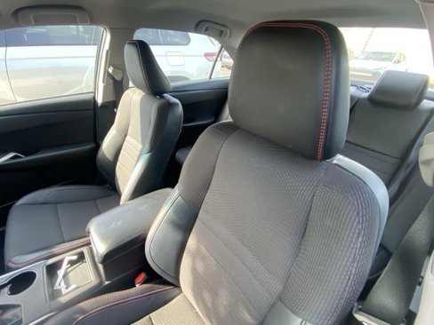 Used 2016 Toyota Camry SE image 7