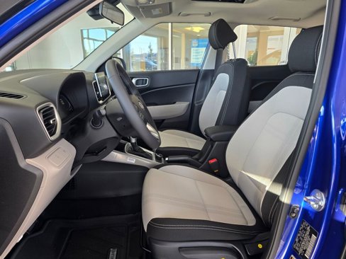 New 2025 Hyundai Venue SEL image 16