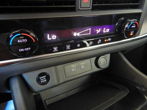 Used 2025 Nissan Rogue SV image 15