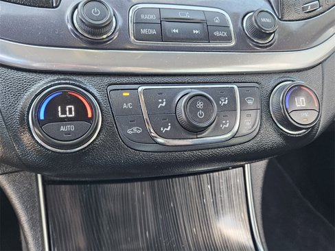 Used 2016 Chevrolet Impala LT w/ Convenience Package image 31