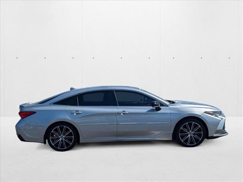 Used 2020 Toyota Avalon Touring image 4