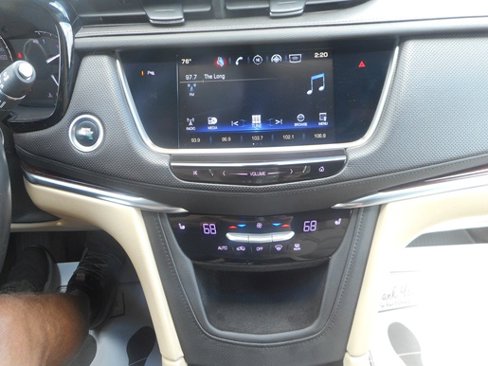 Used 2017 Cadillac XT5 Luxury image 14
