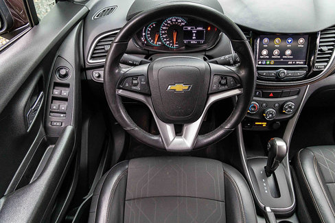 Used 2022 Chevrolet Trax LT w/ LT Convenience Package image 17