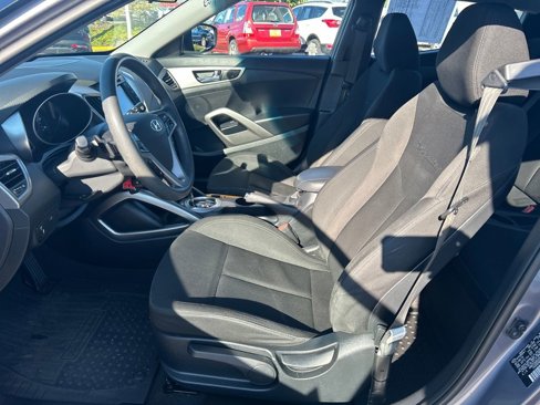 Used 2016 Hyundai Veloster image 4