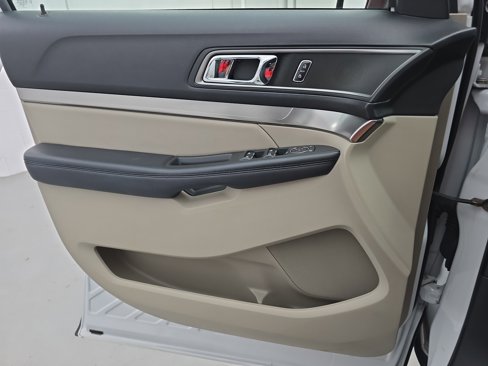 Used 2018 Ford Explorer XLT image 26