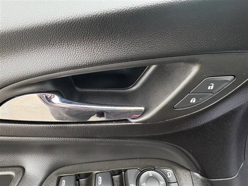 Used 2023 Chevrolet Equinox LT image 10