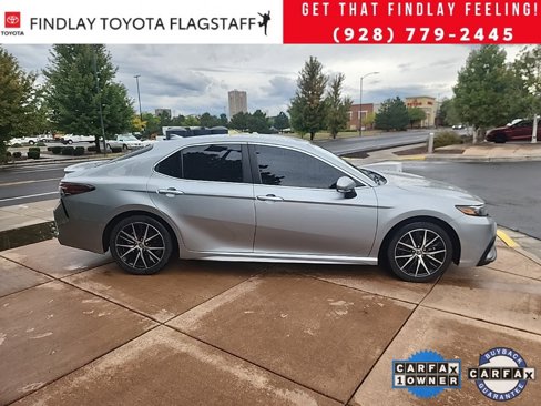 Used 2023 Toyota Camry SE image 3