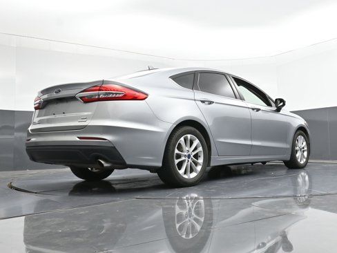 Used 2020 Ford Fusion SE image 26