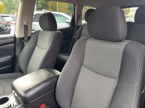 Used 2020 Nissan Pathfinder SV image 30