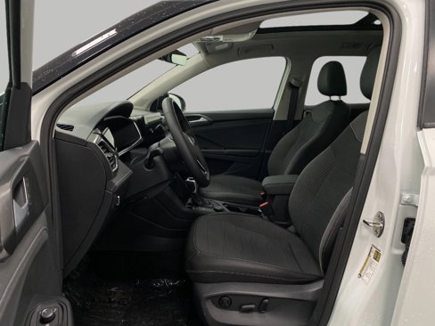 New 2025 Volkswagen Taos SE image 11