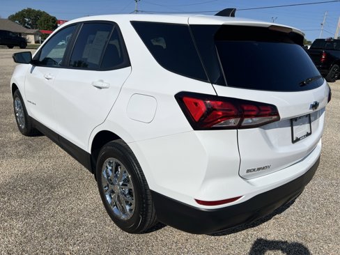 Used 2024 Chevrolet Equinox LS w/ LS Convenience Package image 3