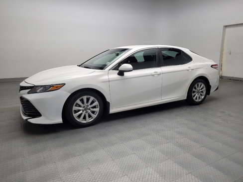 Used 2018 Toyota Camry LE image 2