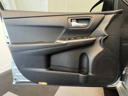 Used 2016 Toyota Camry SE image 7