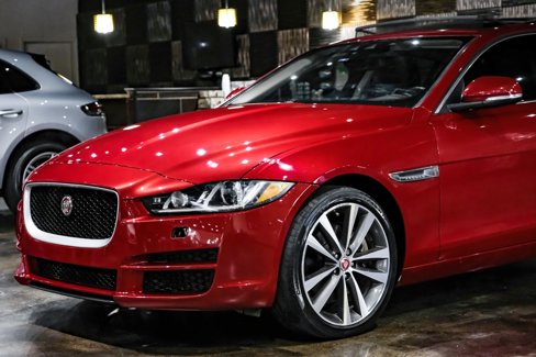 Used 2017 Jaguar XE Prestige image 8
