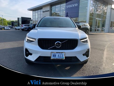 Used 2024 Volvo XC40 B5 Plus w/ Protection Package Premier image 3