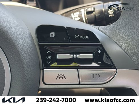 Used 2023 Hyundai Elantra SEL image 21