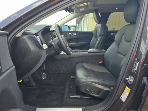 Used 2024 Volvo XC60 B5 Core w/ Protection Package Premier image 5
