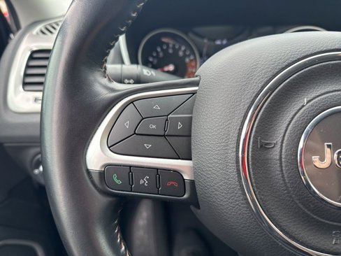 Used 2020 Jeep Compass Latitude image 23