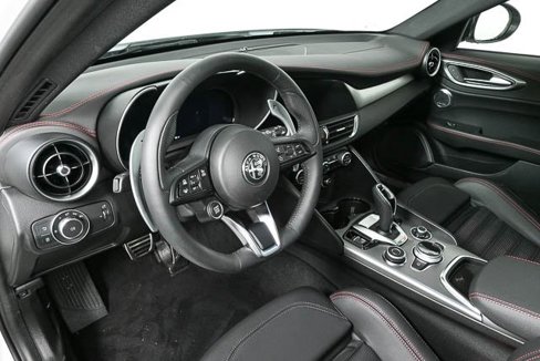 New 2025 Alfa Romeo Giulia w/ Driving Assist Package image 4
