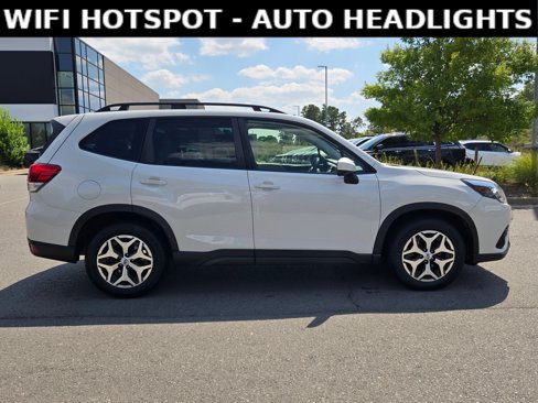 Used 2023 Subaru Forester Premium image 8