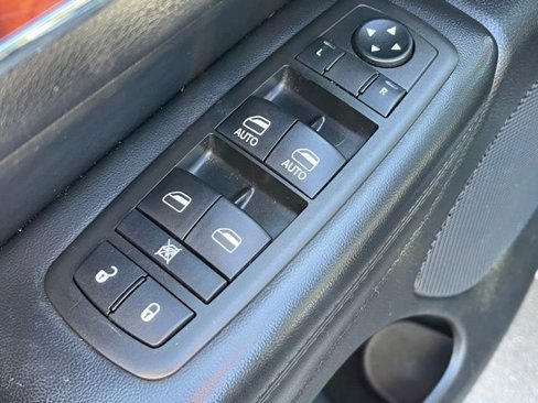 Used 2011 Jeep Grand Cherokee Limited image 17