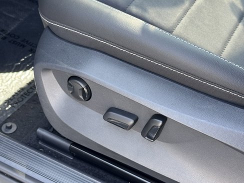 Certified 2023 Volkswagen Taos SE image 18